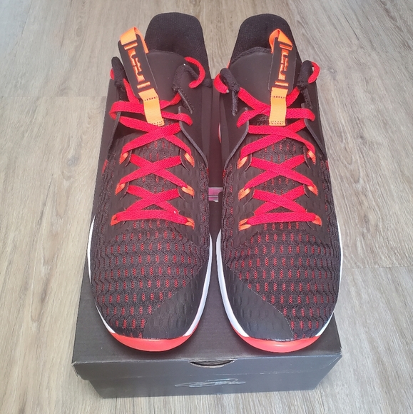 Nike LeBron Witness 5 - Picture 3 of 5